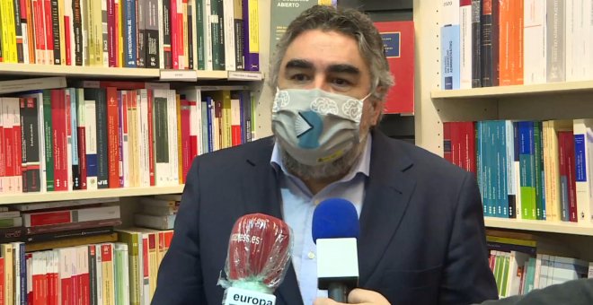 Uribes anuncia un acuerdo con libreros y Correos para abaratar costes en envíos