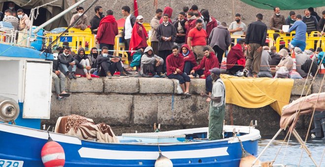 El Gobierno fía todo a las deportaciones y a la "diplomacia" para paliar la crisis migratoria en Canarias