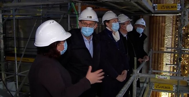 Feijóo visita la catedral de Santiago en fase de restauración