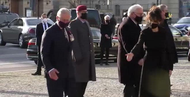 El príncipe Carlos participa en Berlín en el Día del Recuerdo