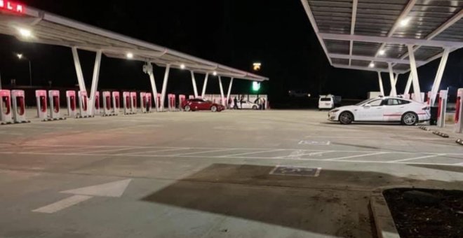 Tesla inaugura su mayor estación de recarga del mundo con 56 Supercargadores V3 ultra rápidos