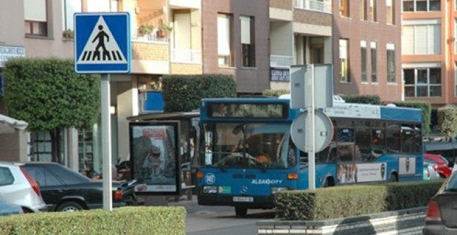 Logran reanimar a un hombre que sufrió una parada cardíaca en un autobús de Camargo