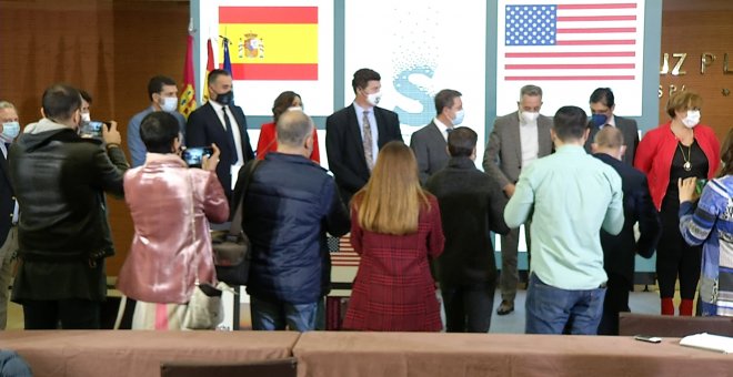 Page asiste a la presentación del proyecto de empresa aeronáutica