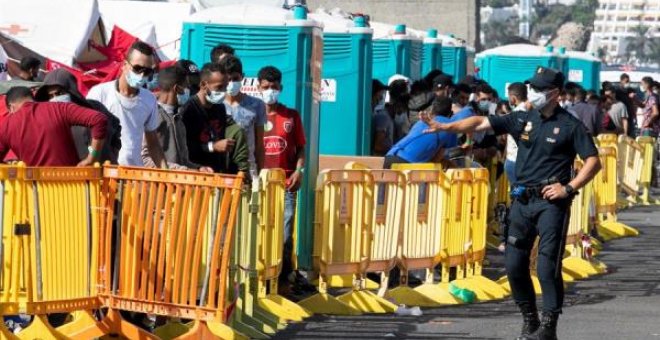 Interior envía antidisturbios a Canarias para controlar la llegada de migrantes