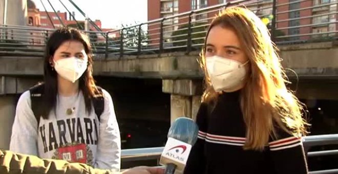 Universitarios de visita en una UCI de Bilbao: "Cualquier joven puede acabar ahí"
