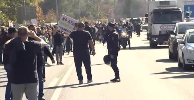Los hosteleros de Granada cortan la autovía al final de su manifestación