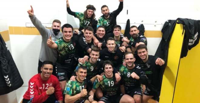 El BM Torrelavega suma la segunda victoria consecutiva y el séptimo partido sin perder