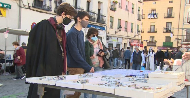 El Rastro reabre entre críticas de los vendedores por la organización