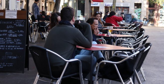 Les terrasses d'Enric Granados tancaran una hora abans a partir d'aquest cap de setmana