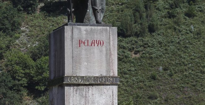 Comiendo tierra - Y la derecha llamando a Don Pelayo y Don Pelayo que no viene