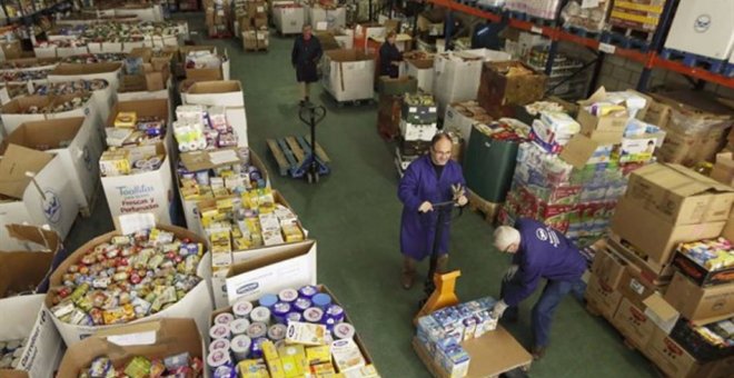 Bomberos del 112 se suman a la gran recogida del Banco de Alimentos con contenedores en sus parques