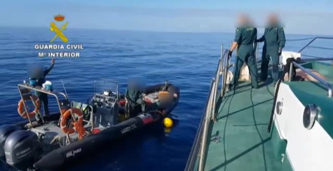 Guardia Civil y Salvamento Marítimo rescatan el cuerpo del tripulante de una avioneta siniestrada