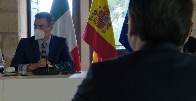 Sánchez y Conte participan en un minuto de silencio contra la violencia de género