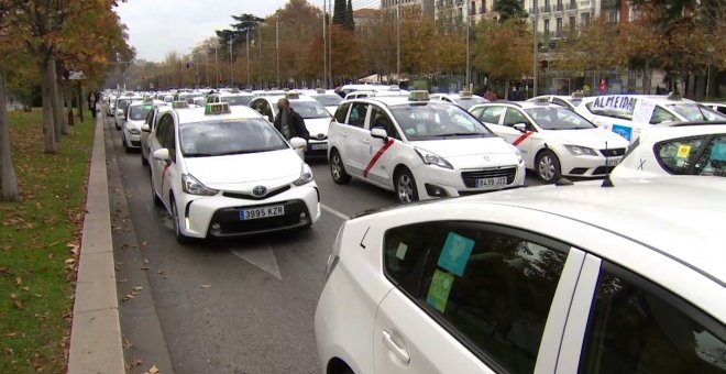 Taxistas se concentran en Madrid para exigir a Almeida que los escuche