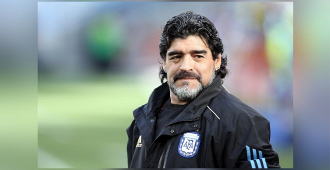 Alabanzas y críticas en las redes a Maradona tras el anuncio de su muerte