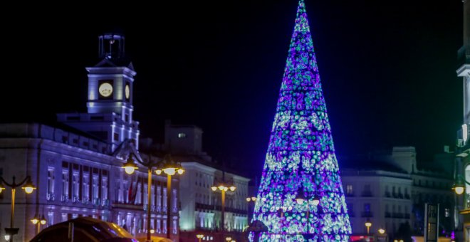 Vecinos y oposición critican a Almeida por el mal estado de la Puerta del Sol tras su reapertura por Navidad