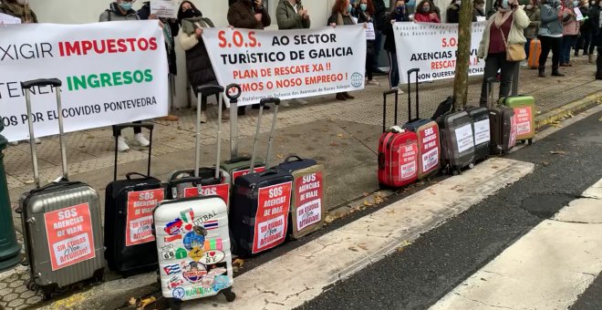 Agencias de viajes se manifiestan ante el Parlamento gallego