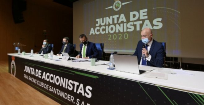 "Todos los bebés que nazcan en Cantabria en 2021 contarán con un carnet del Racing gratuito"