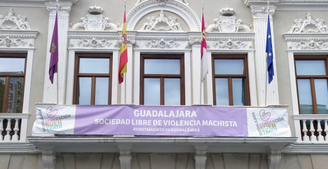 Ahora el 25N, antes el día LGBT y el de la mujer: negacionismo e intentos de censura de Vox en Guadalajara