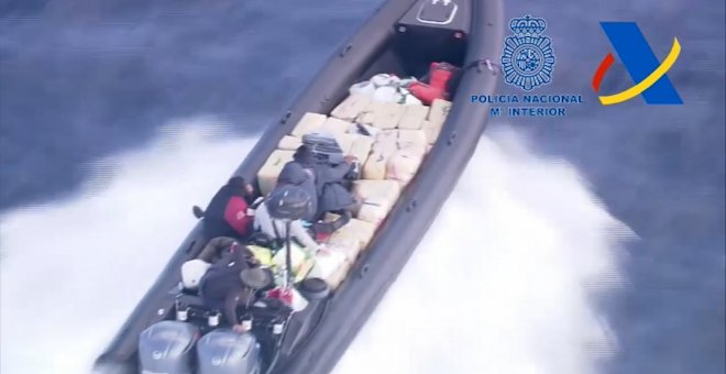 La policía detiene a los cinco tripulantes de una narcolancha con 2.000 kilos de hachís