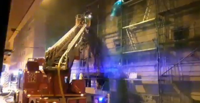 Un incendio en el Palacio de Chiloeches de Santoña afecta al interior del edificio