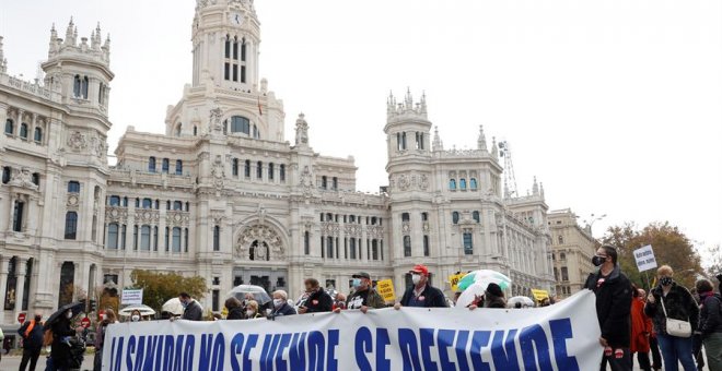 Miles de personas se manifiestan en Madrid en defensa de la sanidad pública