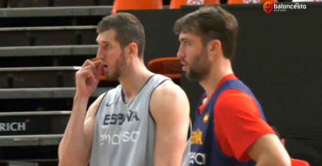 La selección española de baloncesto prepara su encuentro decisivo contra Rumanía