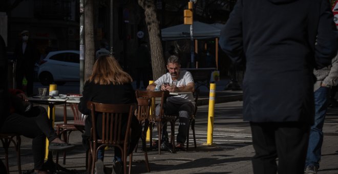 Barcelona farà permanents les terrasses guanyades sobre calçada i anul·la 4.100 places d'aparcament