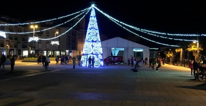 La Villa ilumina de Navidad sus calles y plazas desde este viernes