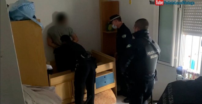 Detienen a un hombre por maltrato oculto en el cajón de una cama nido