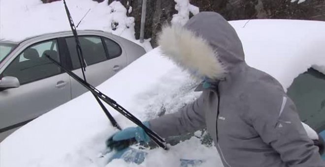 La borrasca Dora trae nieve, frío y avisos por oleaje en una treintena de provincias