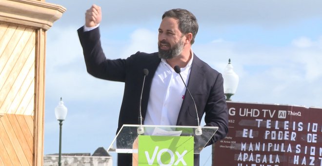 Abascal critica que Gobierno "haga noticias" del chat de militares