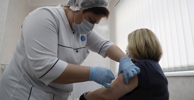 Comienza la campaña de vacunación rusa contra la covid-19 en Moscú