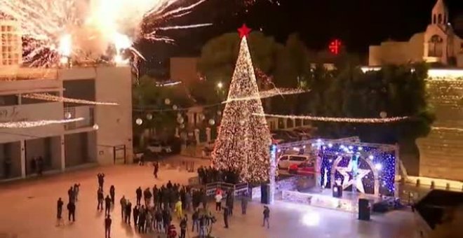 La localidad de Belén enciende su tradicional árbol de Navidad