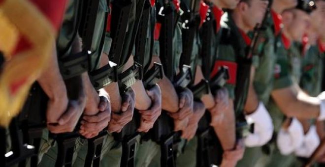 Otros 200 exmilitares, entre los que hay golpistas y un nieto de Franco, firman el manifiesto contra el Gobierno