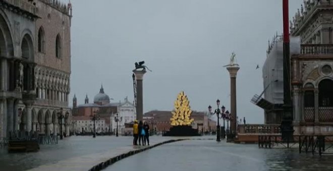 El 'acqua alta' de Venecia inunda la plaza de San Marcos