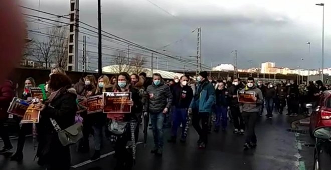 Trabajadores de ITP marchan contra los despidos en Barakaldo