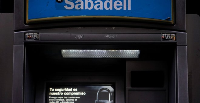 Sabadell contempla alianzas y más recortes de plantilla tras fracasar la negociación con BBVA