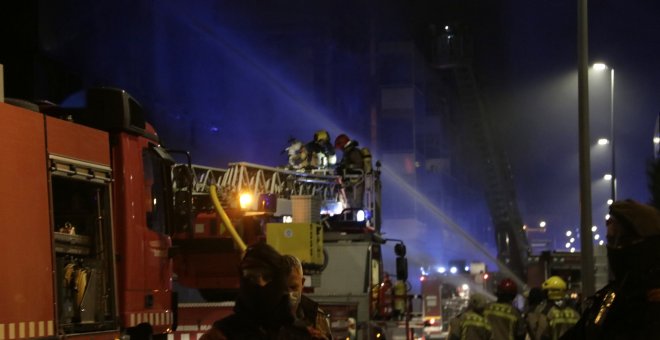 Confirmada una tercera víctima mortal a l'incendi de la nau de Badalona