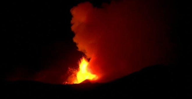 Nuevo despertar de volcán Etna en Italia