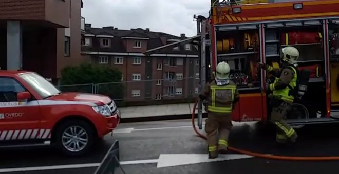 Los bomberos de Oviedo intervienen en una fuga de gas