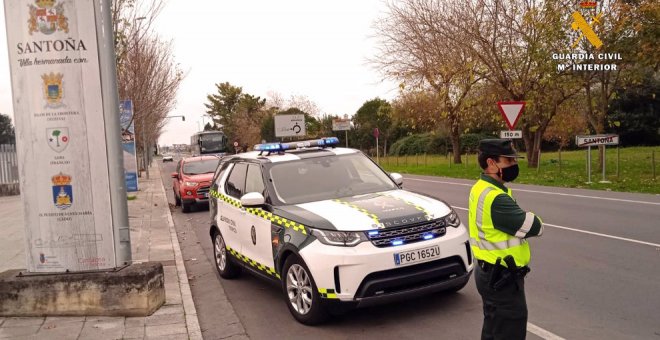 Investigan a un vecino de Santoña por conducir de forma temeraria y drogado un coche robado