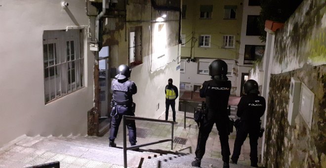 Desmantelan un 'punto negro' de venta de cocaína en Santander con dos detenidos, uno de ellos menor