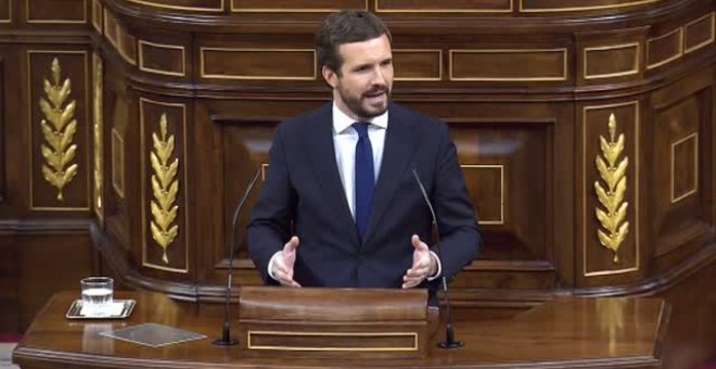 Casado: "Dé la cara como Merkel y sienta como ella lo que está pasando"