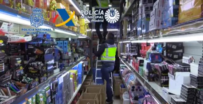 Desmantelado uno de los mayores centros de distribución de juguetes y productos sanitarios ilegales de Madrid