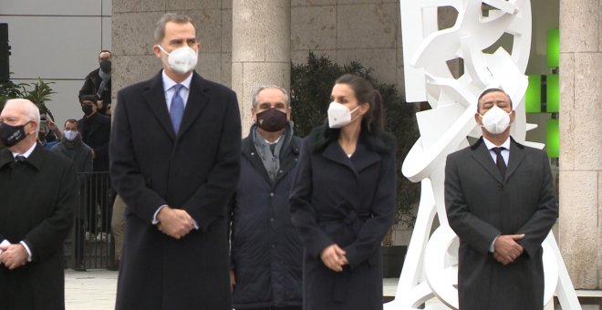 Madrid rinde homenaje a los sanitarios fallecidos