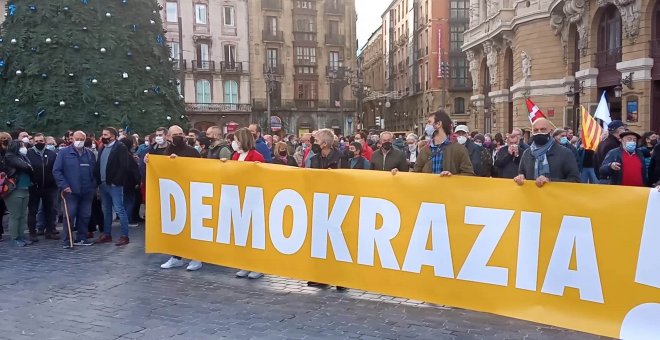 Cientos de personas denuncian en Bilbao la repetición del juicio por el caso Bateragune