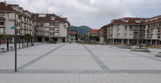 Los niños y niñas de Noja ya pueden dejar sus cartas a Papá Noel en el buzón instalado en la Plaza de la Villa