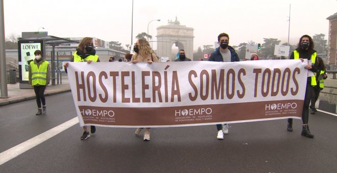 Hosteleros exigen el "rescate del sector" tras caminar 15 días desde Pontevedra