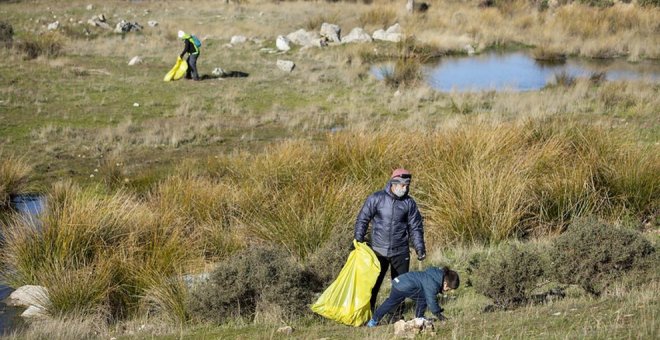 Más de 150 voluntarios de 'Libera' retiran 200 kilos de basuraleza en Cantabria